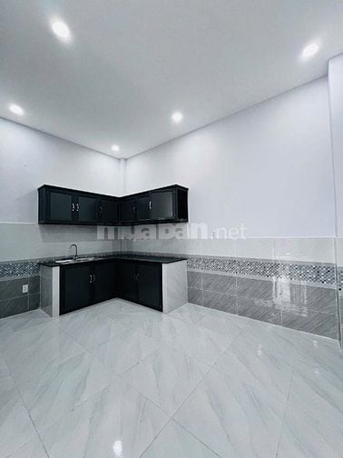 Nhà MT đường 4m, cách cầu lớn Hóc Môn 15 phút, nhà mới 5x10m