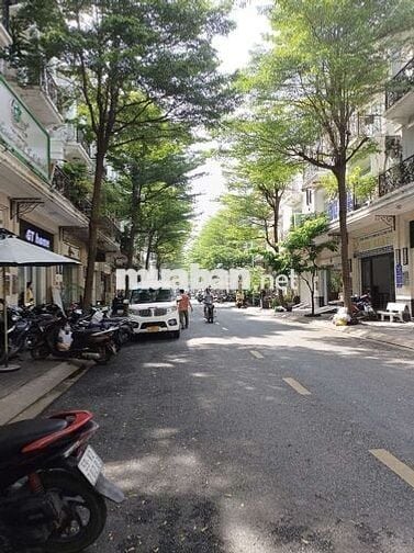 Phòng ban công Cityland center hill 40m2,  wc riêng, nt đầy đủ