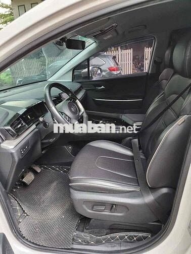 Hyundai Custin Trắng 7 chỗ Da