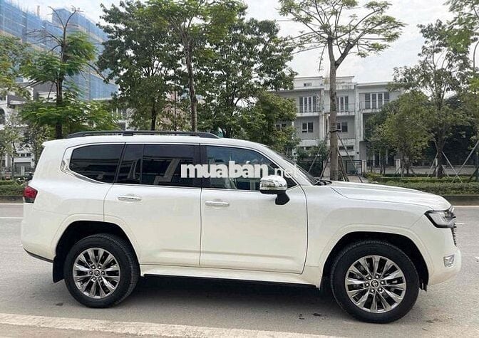 Toyota Land Cruiser LC300 2023 3.5 V6 - 21000 km