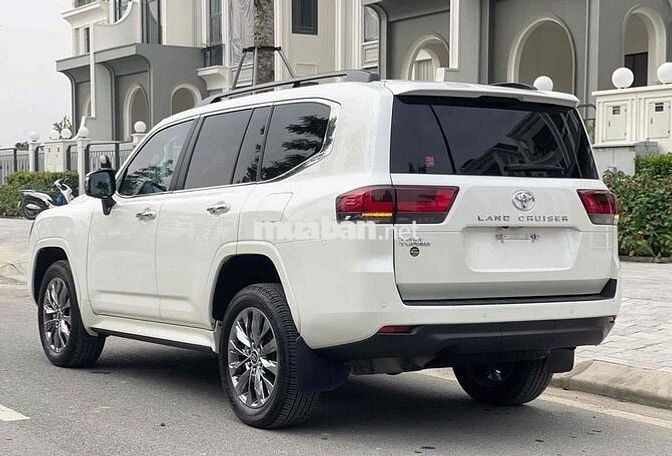 Toyota Land Cruiser LC300 2023 3.5 V6 - 21000 km