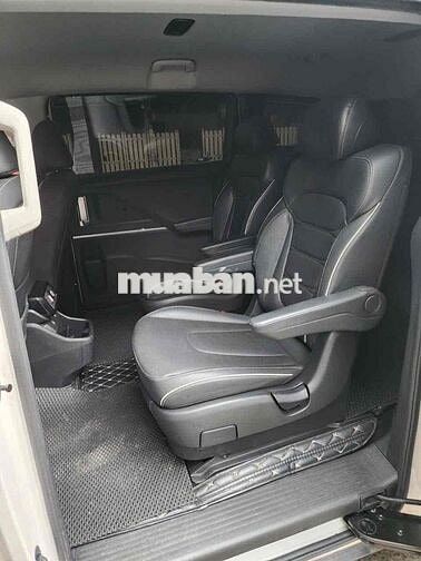 Hyundai Custin Trắng 7 chỗ Da