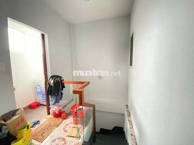 Nhà rộng hẻm thông thoáng, gần mặt tiền Phạm Văn Bạch.