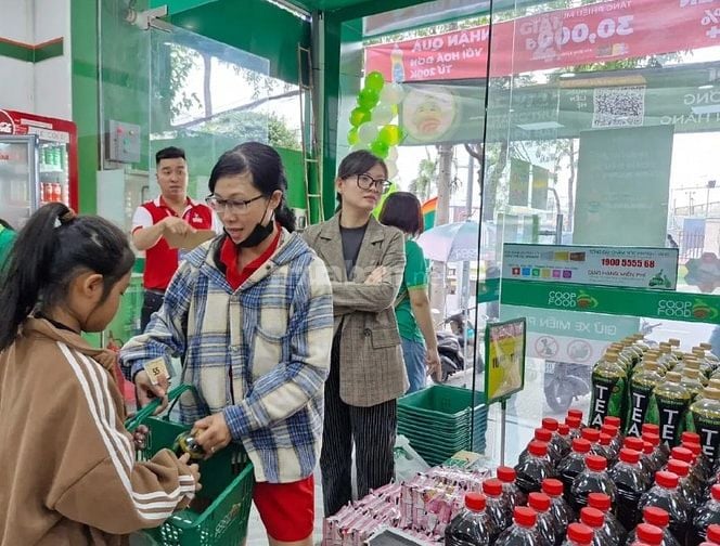 CẦN TUYỂN GẤP 10 NHÂN VIÊN LÀM VIỆC CẬN NOEL VÀ TẾT