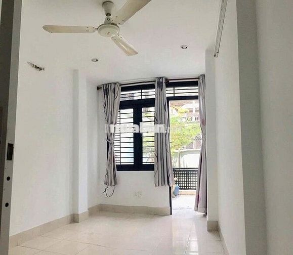 Cho thuê nhà MT Cô Giang 3.5x10m 4 lầu 4pn vị trí đẹp giá 18 triệu