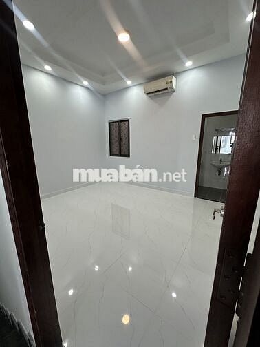 BÁN NHÀ 3 LẦU VÀ 1 LỬNG, 4 PHÒNG NGỦ, ĐƯỜNG NGUYỄN THỊ THẬP. QUẬN 7