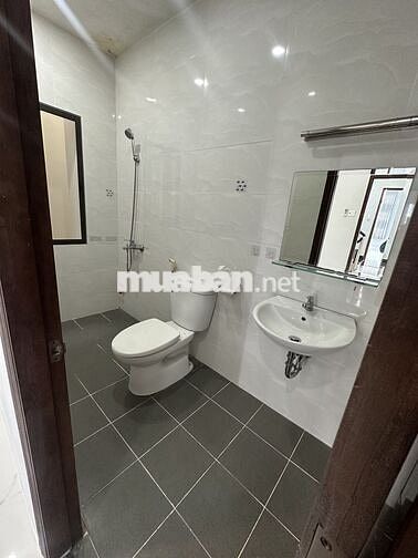 BÁN NHÀ 3 LẦU VÀ 1 LỬNG, 4 PHÒNG NGỦ, ĐƯỜNG NGUYỄN THỊ THẬP. QUẬN 7