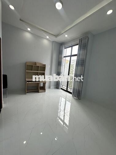 BÁN NHÀ 3 LẦU VÀ 1 LỬNG, 4 PHÒNG NGỦ, ĐƯỜNG NGUYỄN THỊ THẬP. QUẬN 7