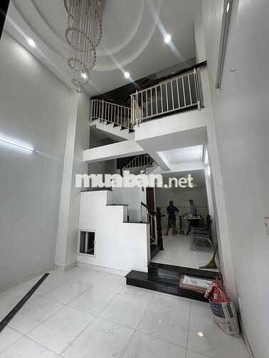 BÁN NHÀ 3 LẦU VÀ 1 LỬNG, 4 PHÒNG NGỦ, ĐƯỜNG NGUYỄN THỊ THẬP. QUẬN 7