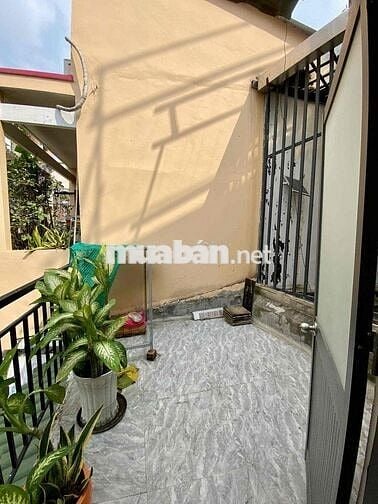 Nhà MT Sơn Hưng F11 Tân Bình, 8m x 5m, 1 lầu, 2wc, giá 11.9tr