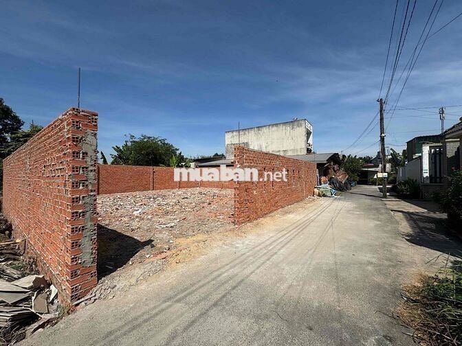 gia đình cần bán lô đất nền đẹp. diện tích đẹp. đường thông tứ hướng.