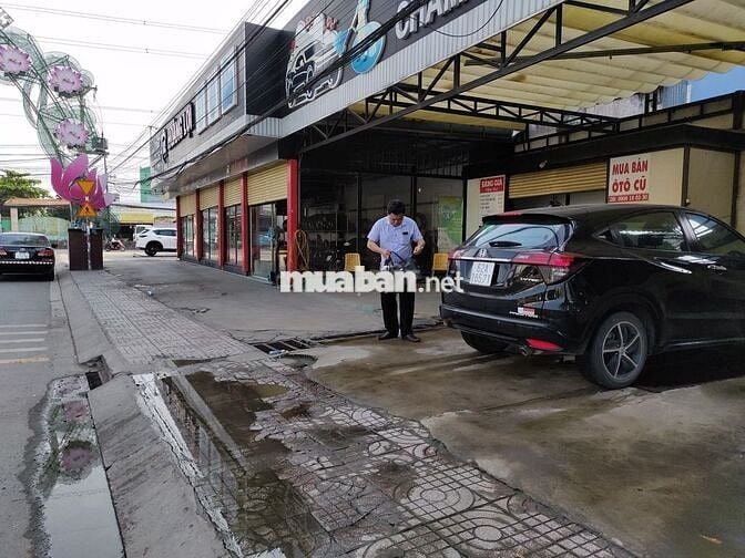 Lô góc đường Nguyễn Văn Tiếp giao với Quốc Lộ 1A , Bến Lức, Long An