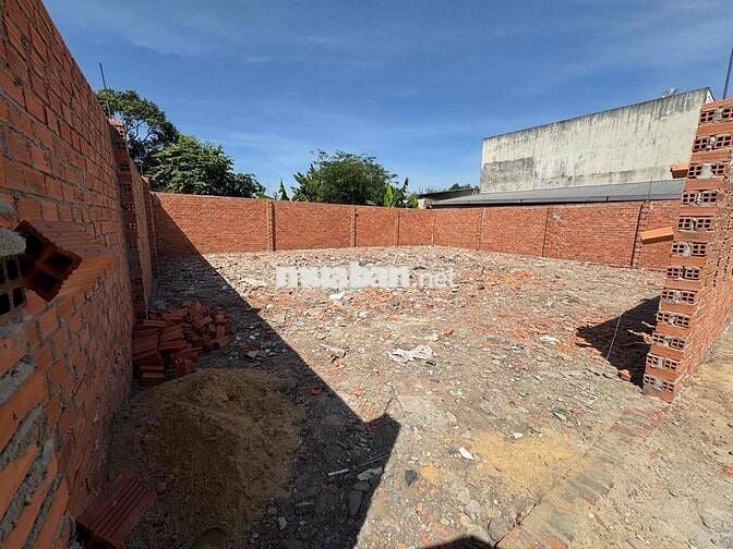 gia đình cần bán lô đất nền đẹp. diện tích đẹp. đường thông tứ hướng.