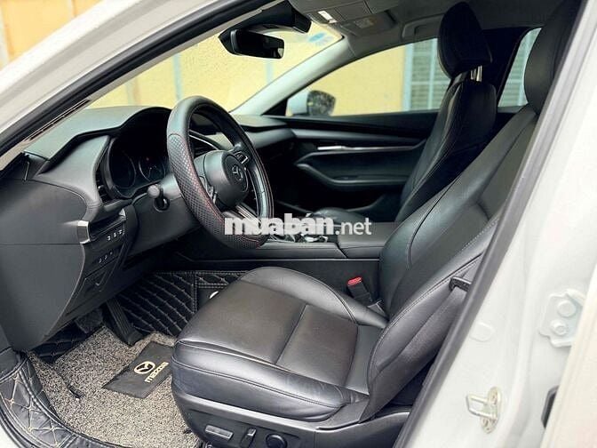 Mazda 3 2023 1.5L Luxury - 39000 km