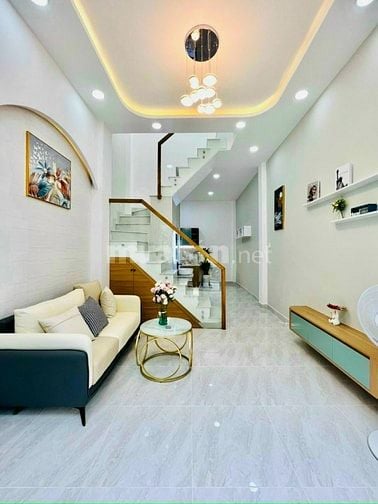 Cần bán nhà trước tết, 2pn, 2 toilet, 1 phòng thờ, SHR, quận Bình Tân