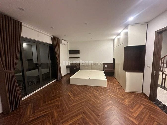 Bán nhà Thái Hà, 6 tầng thang máy. Giá 13 tỷ. Không qua sàn