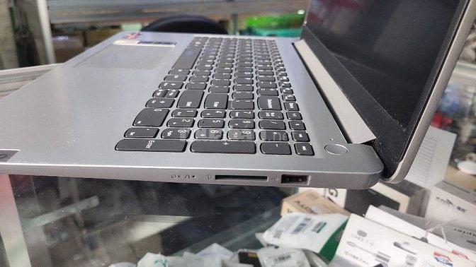 Lenovo AMD Ryzen 5 7520U/ 8GB DDR5/ 512G SSD/15.6"