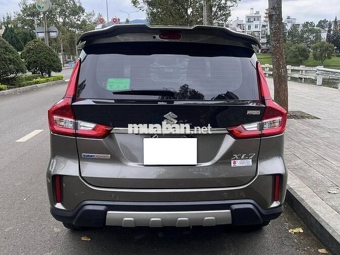 Suzuki XL7 sport 2023 xám nâu nhập khẩu