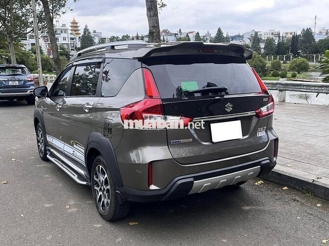 Suzuki XL7 sport 2023 xám nâu nhập khẩu