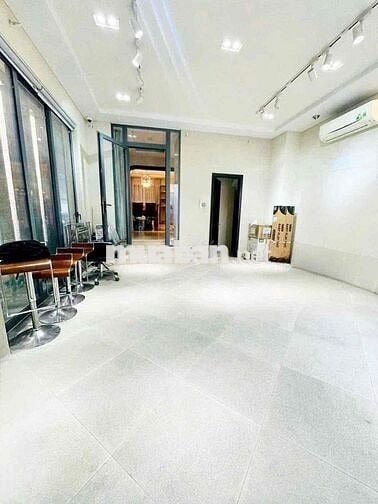 SIÊU PHẨM CHO THUÊ 5 TẦNG GÓC 2 MT – 323B Huỳnh Văn Bánh, Phú Nhuận !!