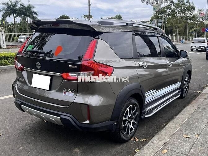 Suzuki XL7 sport 2023 xám nâu nhập khẩu