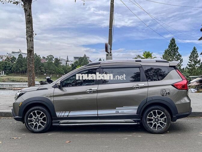 Suzuki XL7 sport 2023 xám nâu nhập khẩu