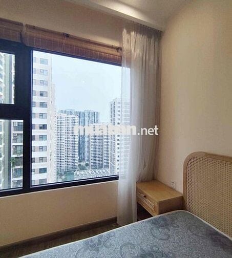 Cho thuê 1n+1 43m2 giá 9tr tầng trung Vinhomes smart city