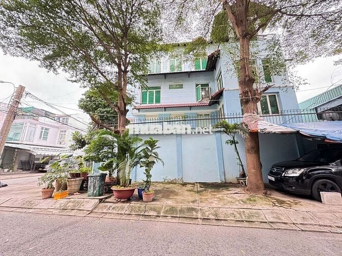 Cho thuê Biệt thự hẻm 1 sẹc Bình Lợi, DT: 10x17m. Trệt 2 Lầu tum.