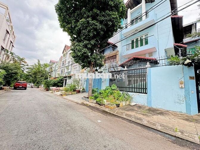 Cho thuê Biệt thự hẻm 1 sẹc Bình Lợi, DT: 10x17m. Trệt 2 Lầu tum.