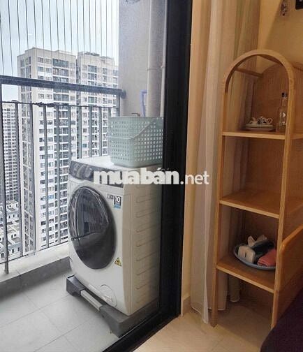 Cho thuê 1n+1 43m2 giá 9tr tầng trung Vinhomes smart city