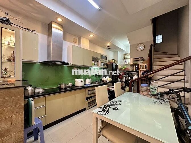 HXH -  NGUYỄN ĐÌNH CHIỂU – TRUNG TÂM QUẬN 3
- 4 TẦNG BTCT