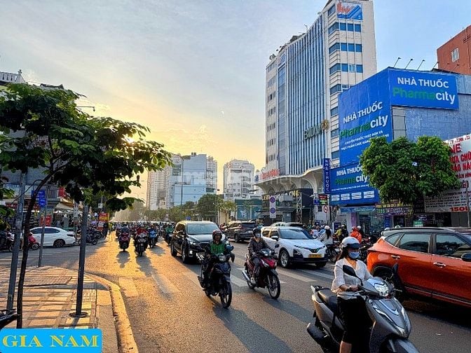 BÁN NHÀ 2 MẶT TIỀN TRƯỚC VÀ SAU : 652 ĐƯỜNG 3/2 - P. 14 - Q. 10 - HCM