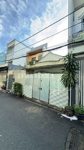 Bán nhà hẻm ô tô 260 Bà Hom, 4 x 17m, cấp 4, giá 5.8 tỷ. (Tín Hưng)