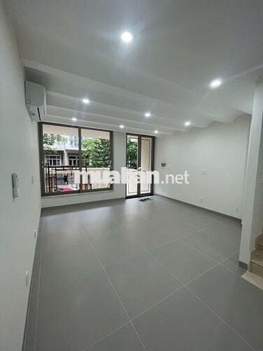 CHO THUÊ NHÀ NGUYÊN CĂN MT HOÀNG QUỐC VIỆT CÓ THANG MÁY ĐỂ LÀM VP