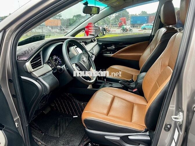 Toyota Innova 8 chỗ Tự động Nâu 66198 km