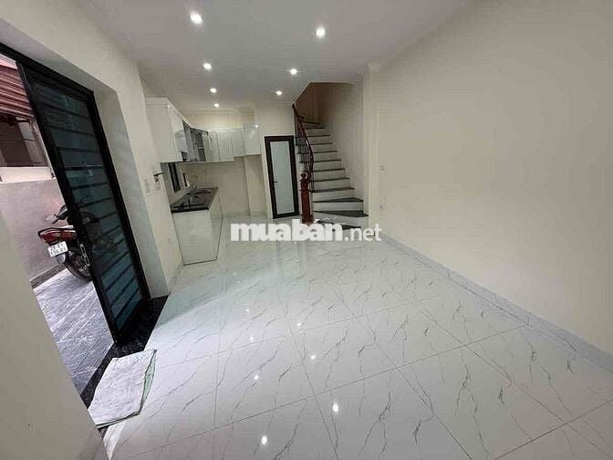 Bán nhà căn góc hiếm ở Giang Biên 34m2 4 tầng mới giá nhỉnh 4.x Tỷ