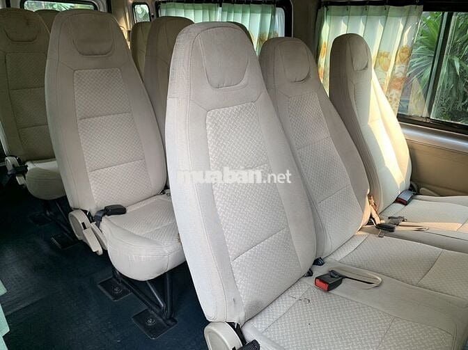 Ford Transit 2018 16 chỗ Xám
