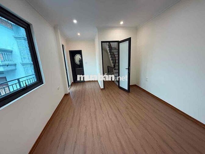 Bán nhà căn góc hiếm ở Giang Biên 34m2 4 tầng mới giá nhỉnh 4.x Tỷ