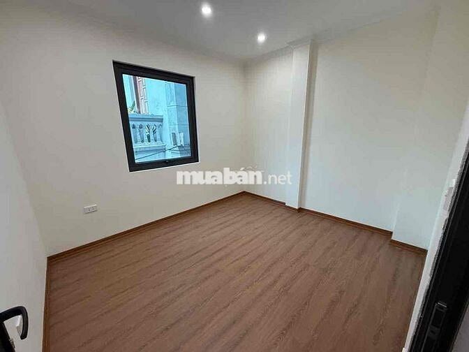 Bán nhà căn góc hiếm ở Giang Biên 34m2 4 tầng mới giá nhỉnh 4.x Tỷ