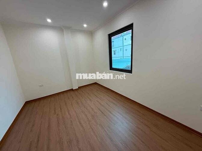 Bán nhà căn góc hiếm ở Giang Biên 34m2 4 tầng mới giá nhỉnh 4.x Tỷ