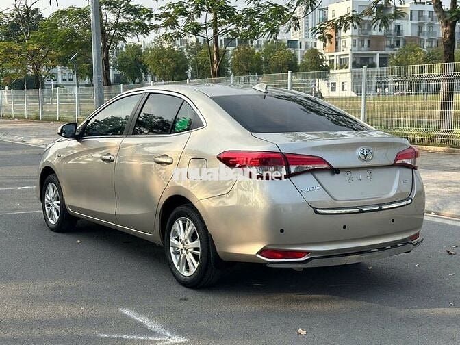Toyota Vios E 2020 màu vàng cát