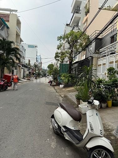 Bán nhà cu sá ngân hàng quận 7 củ 4x10 nha 1lầu 