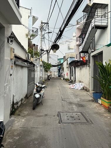 Bán nhà cu sá ngân hàng quận 7 củ 4x10 nha 1lầu 