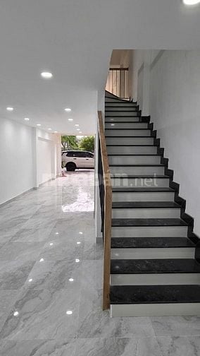 Bán nhà mới Phạm Văn Đồng, nhà có hẻm sau thông ra Nguyễn Thái Sơn