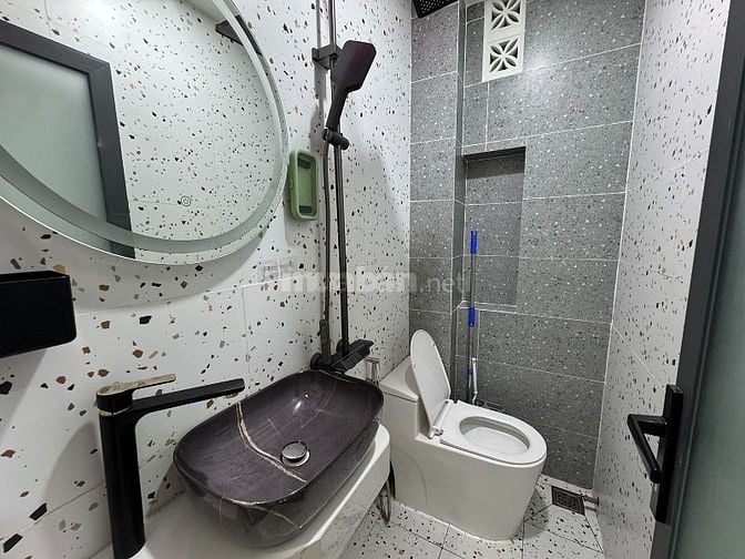 B.thự Mini n.thất c.cấp hẻm xe hơi VF5 khu VIP cách Hoàng Văn Thụ 25m