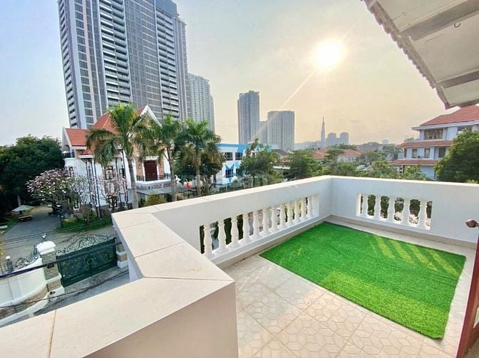 Cho thuê biệt thự Nguyễn Ư Dĩ P.Thảo Điền Q.2 CÓ HỒ BƠI_ DT: 20mx35m