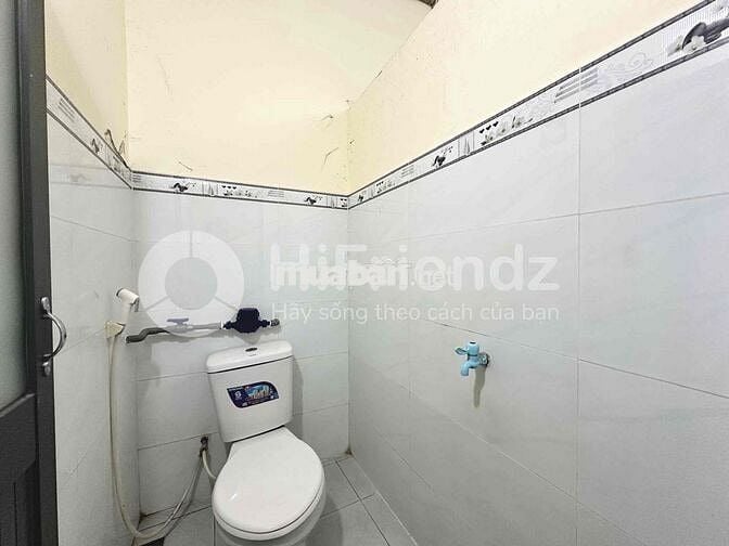 Phòng trọ giá rẻ, có cửa sổ trời đón nắng. Đi bộ qua ĐH Công Thương