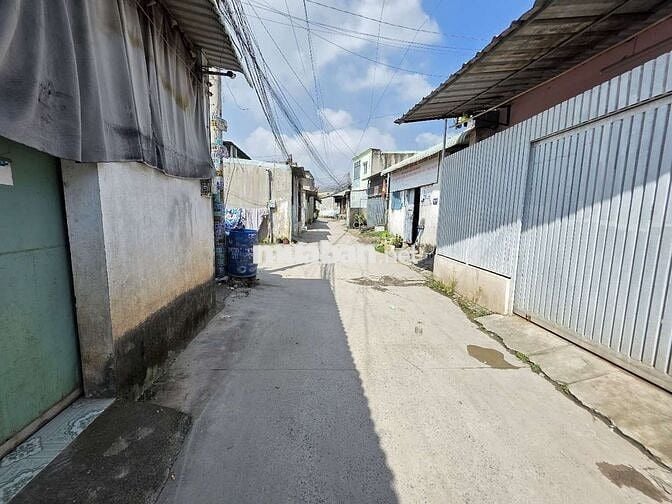 Nhà mặt tiền đường thông KDC gần chợ Phú An, phường Tân Bình, Tp Dĩ An