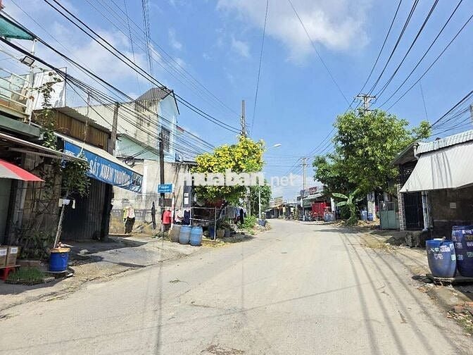 Nhà mặt tiền đường thông KDC gần chợ Phú An, phường Tân Bình, Tp Dĩ An