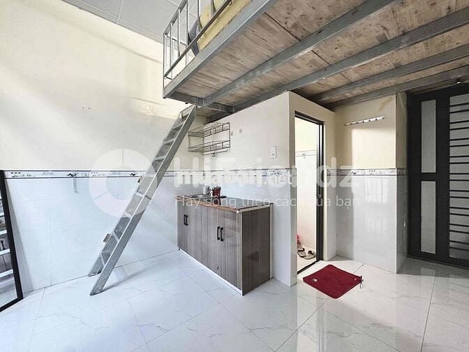 Phòng trọ giá rẻ, có cửa sổ trời đón nắng. Đi bộ qua ĐH Công Thương